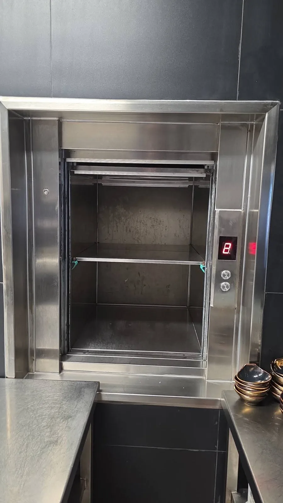 Dumwaiter (Kitchen lift)